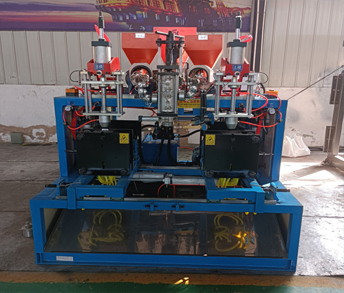 35、半自動(dòng)55型高阻隔吹塑機(jī)1.jpg