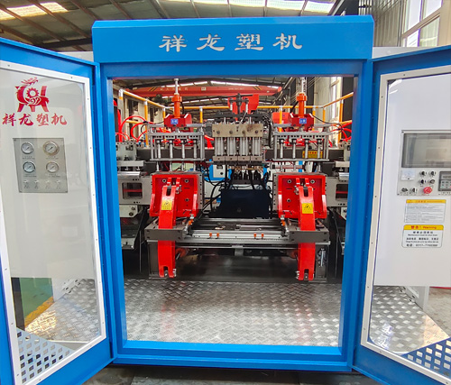 23、全自動(dòng)一出四吹瓶機(jī)1.jpg